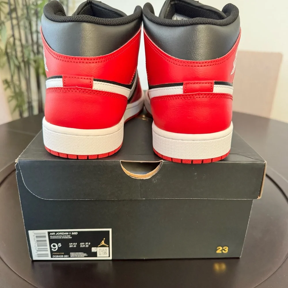 MEN'S AIR JORDAN RETRO 1 MID CASUAL SHOES